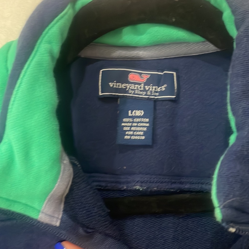 Boys Vineyard Vines Quarter Zip sweatshirt. - Picture 3 of 3